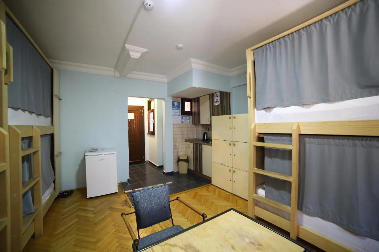 Yolo Hostel اسطنبول تركيا